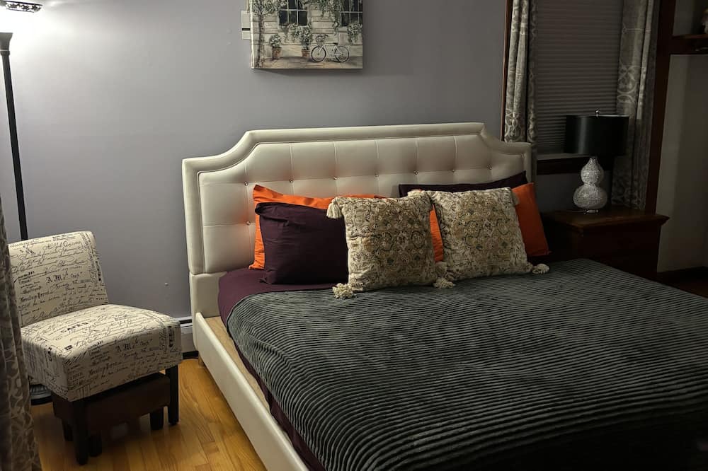 Hamden Bed & Breakfast | 1 King suit available in Guest House quiet & serene