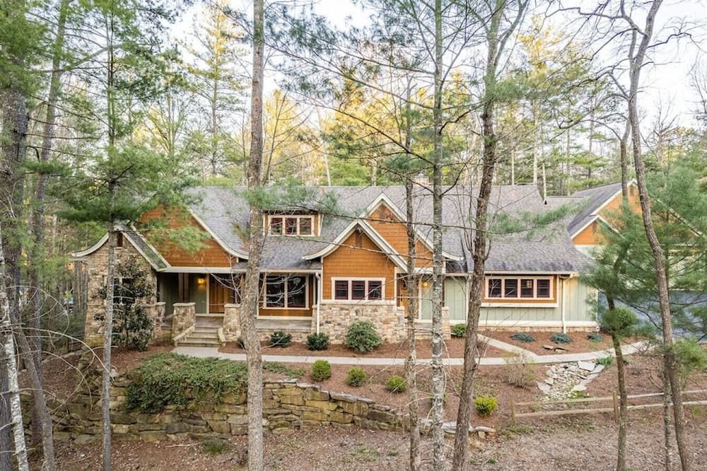 Fletcher House | Asheville in Luxury, on 3 Acres!