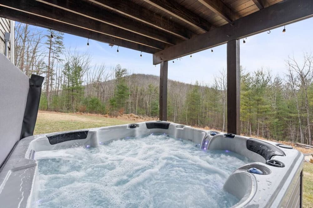 Luray House | Family Getaway at Cross Mountain