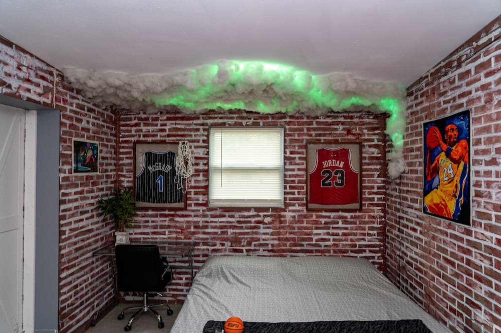 Temple Crest Apartment | Space jam experience Busch gardens!
