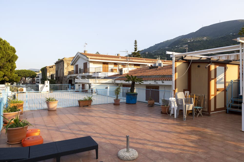 San Giorgio House | Holiday Home 'La Terrazza' with Sea View, Private Terrace and Air Conditioning