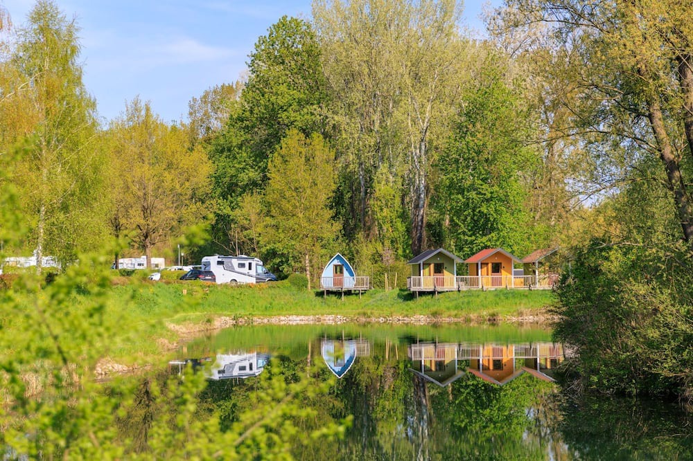 Sankt Pantaleon-Erla RV Rental | Family room, 2 adults + 1 child - Camping & Pension Au an der Donau