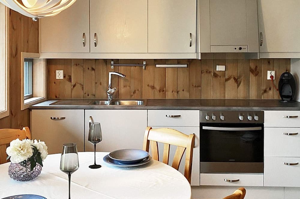 Myrkdalen Apartment | 6 person holiday home in Vossestrand