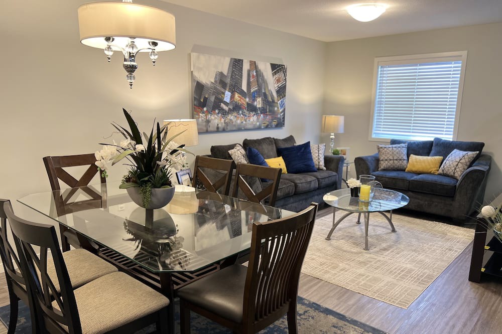 Saskatoon House | Amazing 4bedroom Single Home - Suitable for Families & Groups