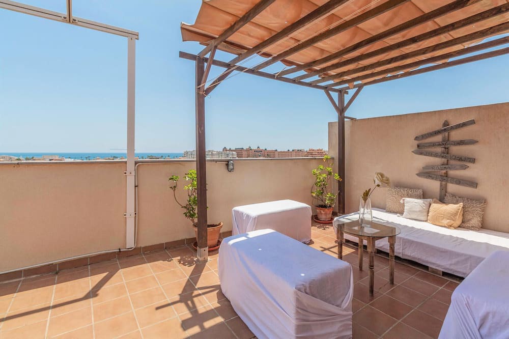 Roquetas de Mar Apartment | With a beautiful view from the roof terrace over Roquetas De Mar welcomes you this pleasant vacation