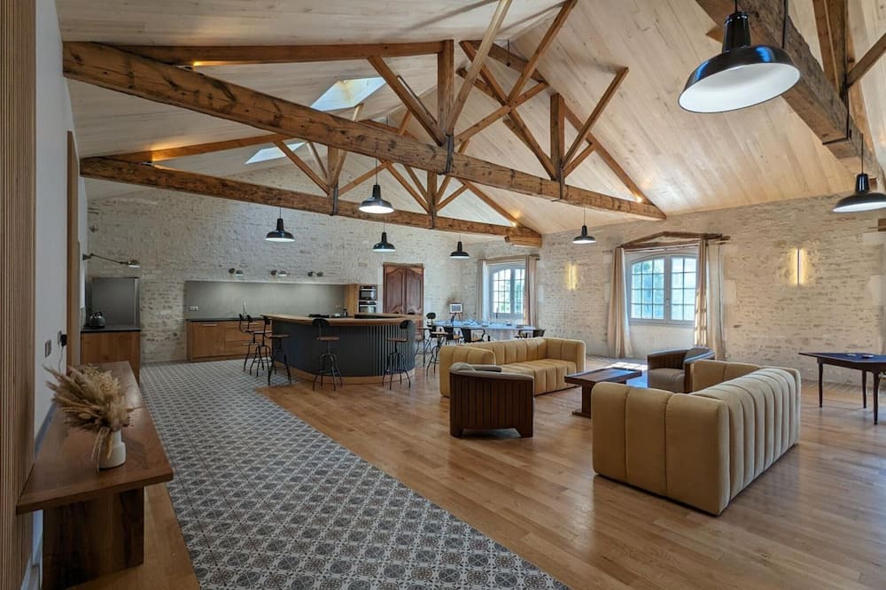 Gondeville Apartment | Apartment Mainxe-Gondeville, 4 bedrooms, 8 persons