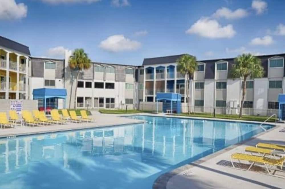 Nassau Bay Apartment | The Beautiful Bay Area