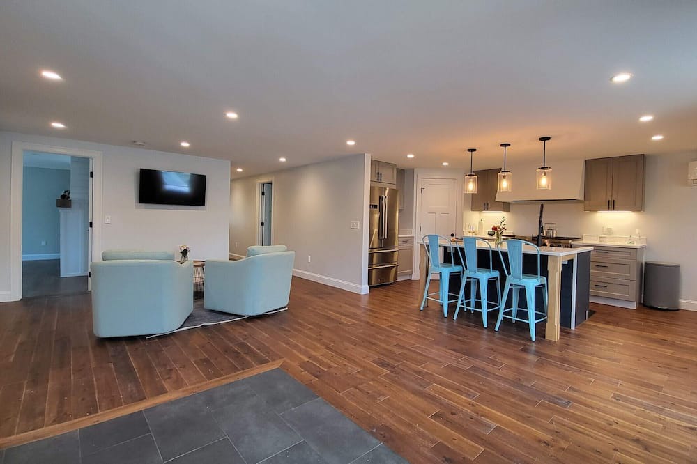 Moody House | BEACH AND SUMMER FUN!