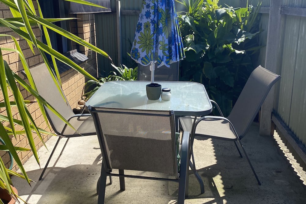 Wodonga Apartment | Quiet and comfortable 2 bedroom apartment, 65 inch Smart TV