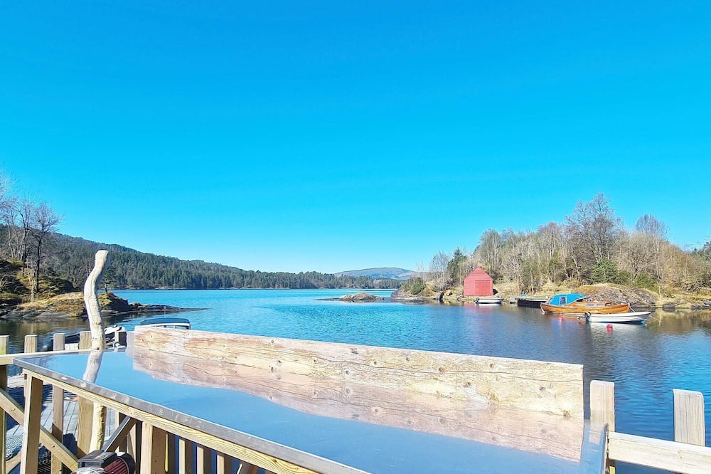 Lonevag House | 5 person holiday home in LONEVÅG