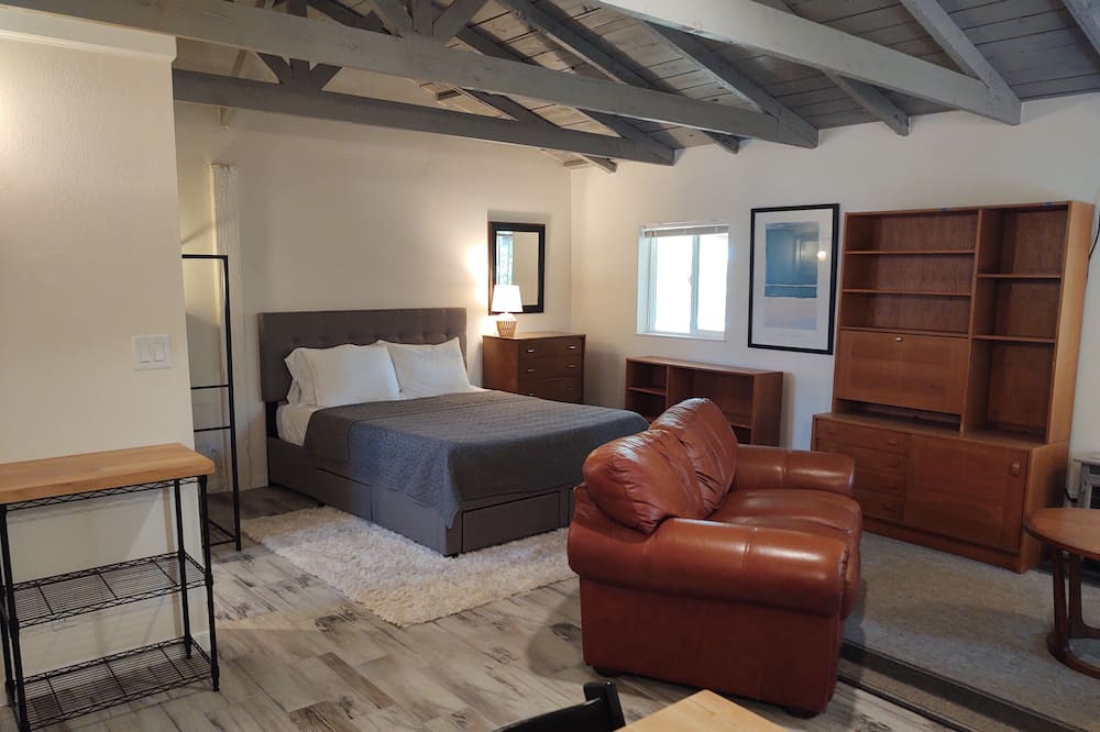 Amesti Cottage | Cozy contemporary studio. Private and serene. 31-night minimum stay.