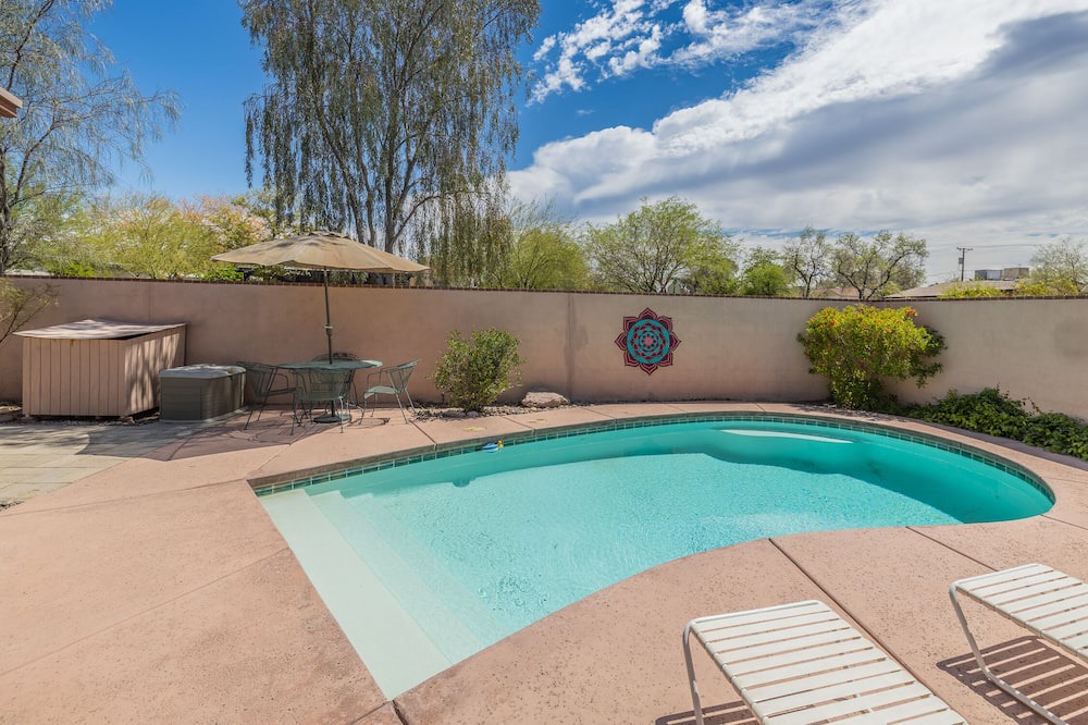 Blenman-Elm House | Pool AC Near UofA and hospital. Quiet, historical neighborhood. Upgraded