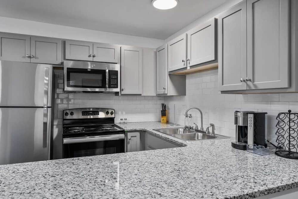 Forest Park Apartment | Modern Apt. close to Restaurants - Highland Golf