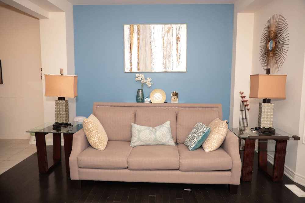 Brampton House | Pleasantries in Mount Pleasant
