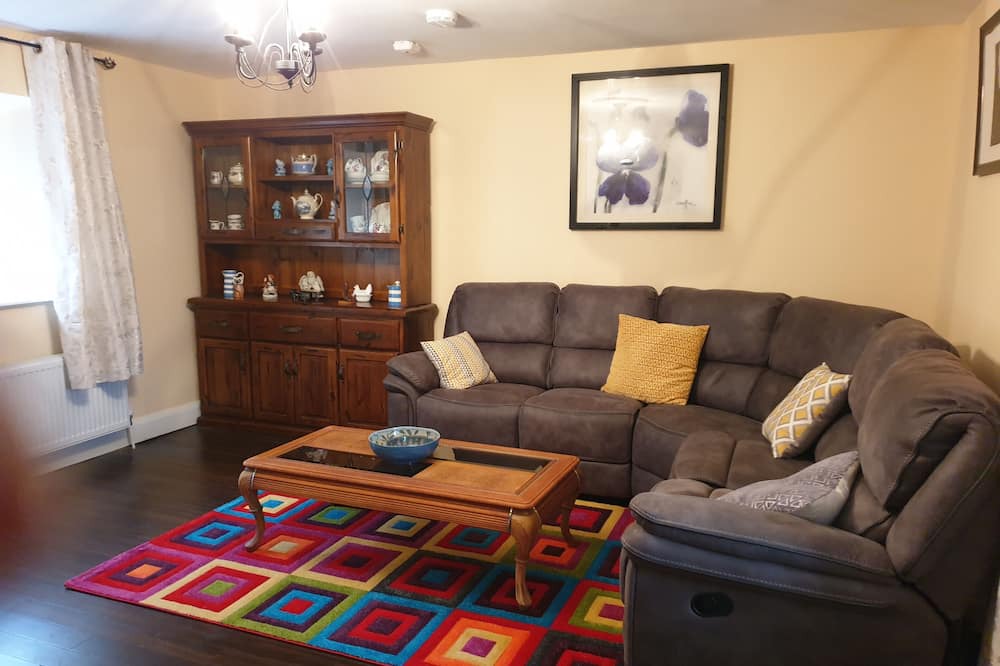 Dromaan House | Captivating 3-Bed House