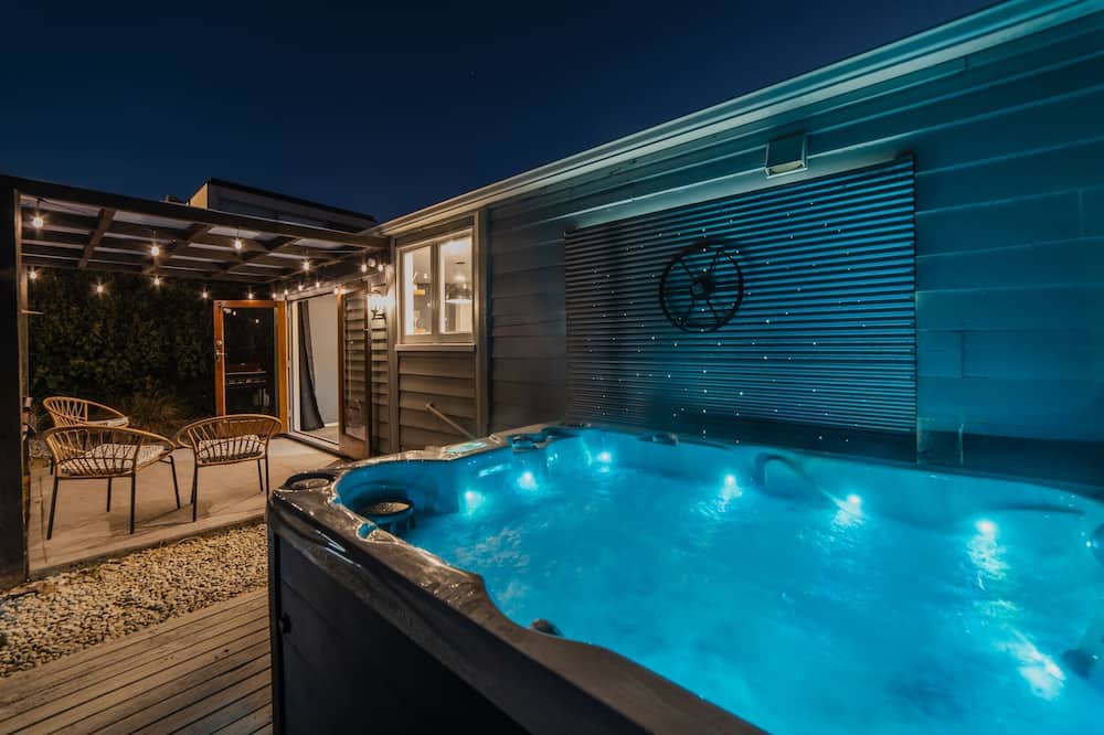 Christchurch Cottage | Peaceful City Cottage + HOT TUB