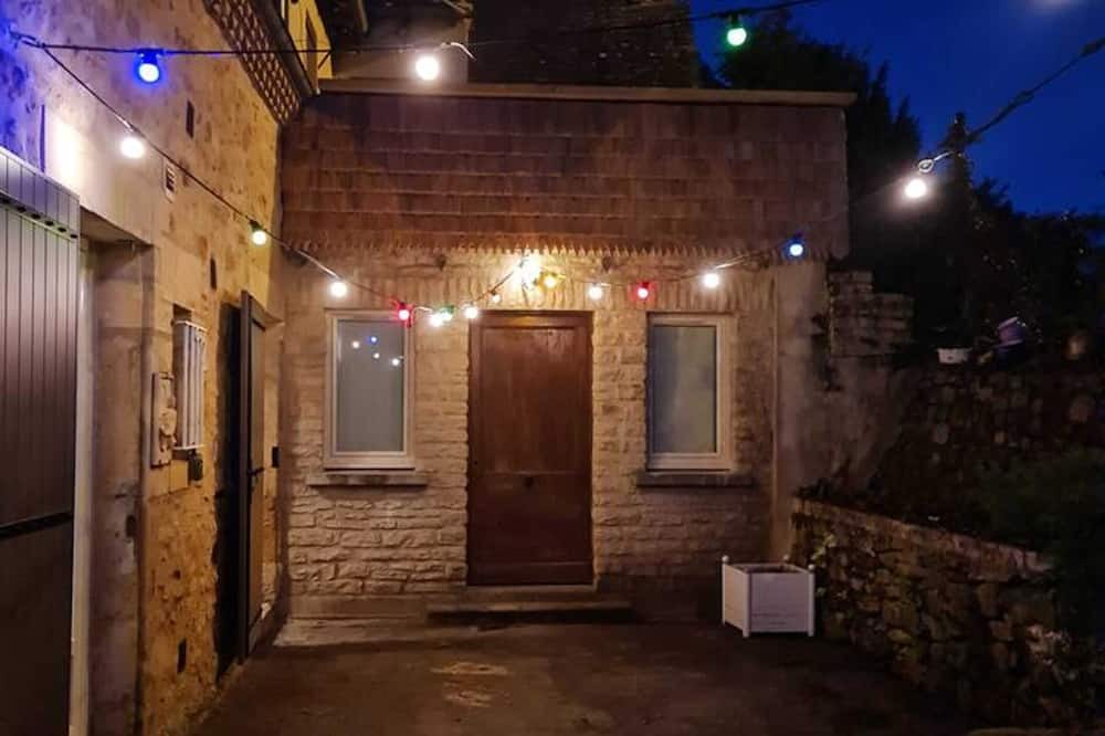 Sarlat-la-Caneda Villa | Homerez - Villa for 17 ppl. with swimming-pool and terrace at Sarlat-la-Canéda