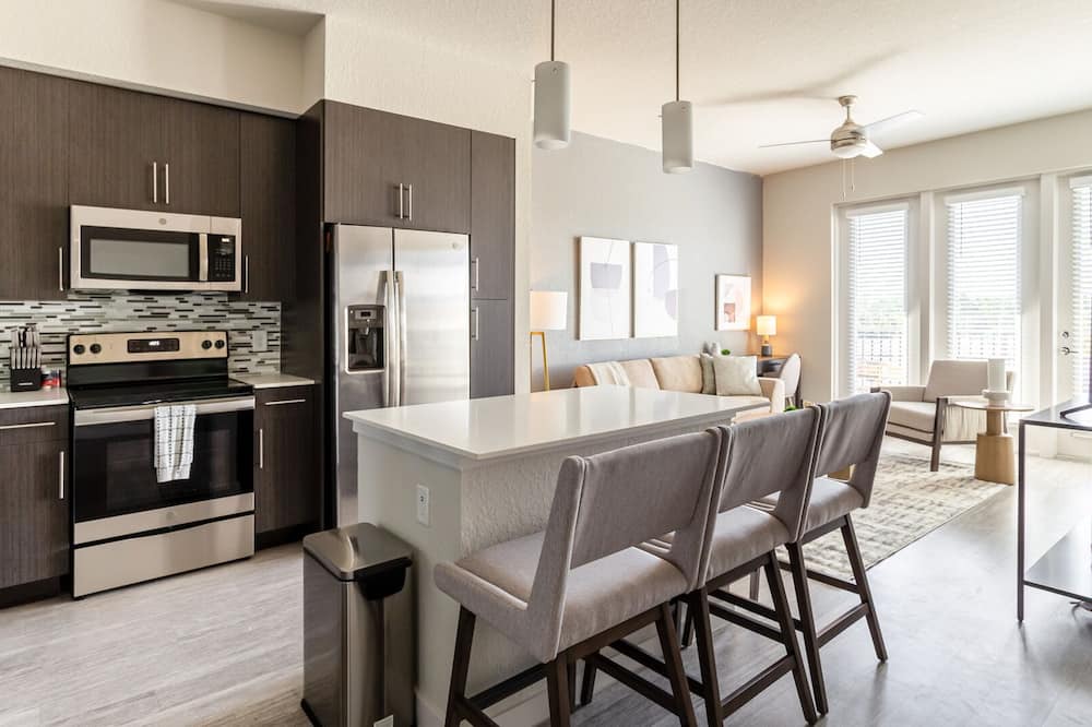 Biggar Apartment | Modern Apartment in Prime Location (ID8690X07)