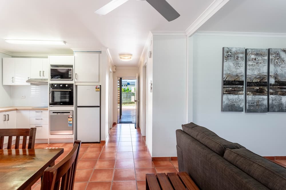 Barlows Hill Apartment | One bedroom beachfront apartment
