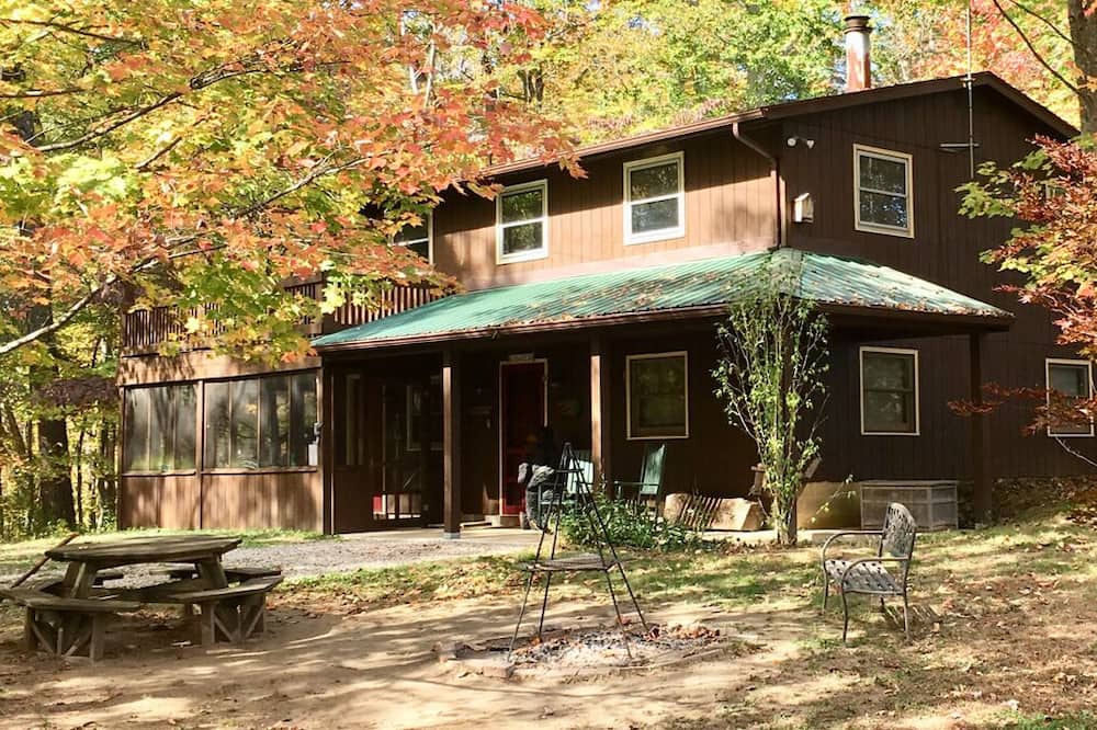 Logan Apartment | Rock Stalls Lodge Hocking Hills