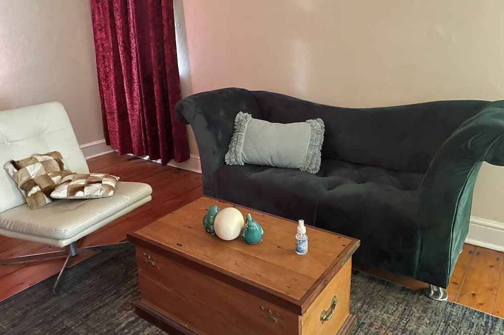 Luderitz House | Haus Panorama is a historical house in design.