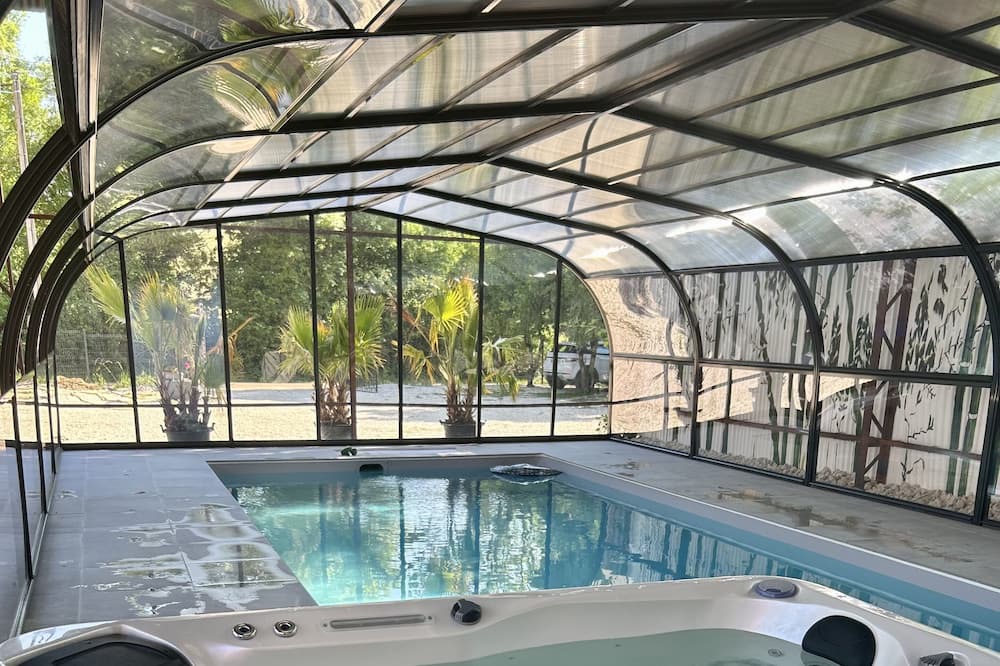 Villemoiron-en-Othe Apartment | Le domaine du Lavoir / Moumoune sleeps 4. Jacuzzi access from April to October