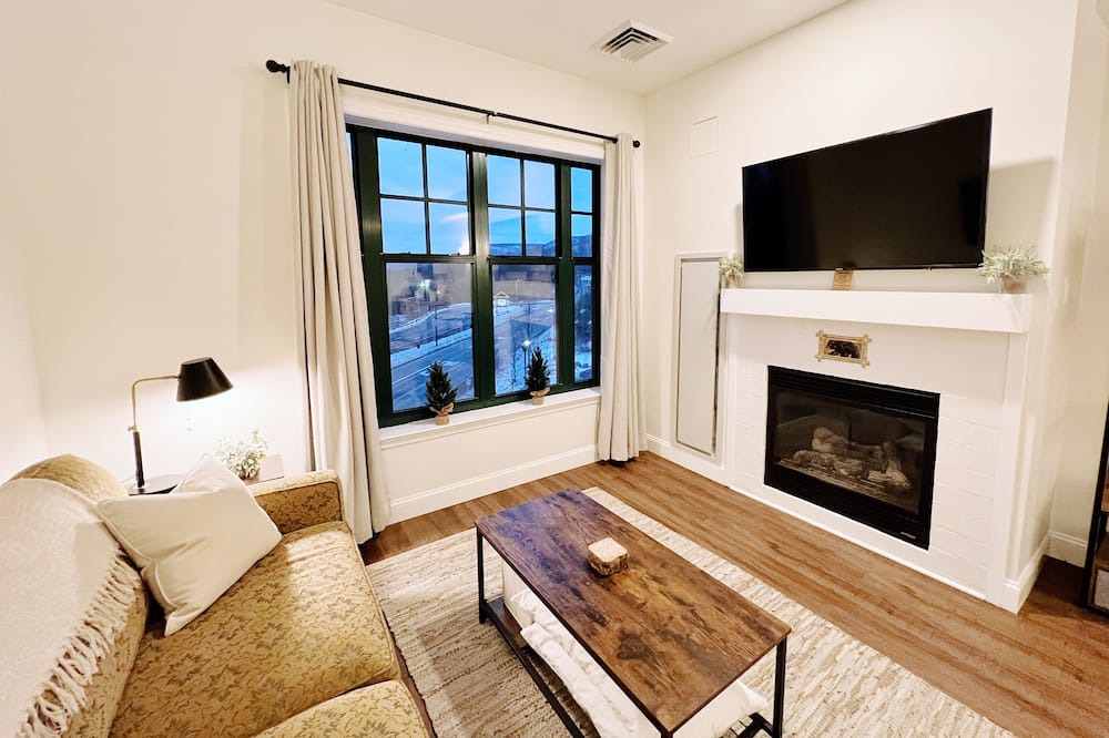 Vernon Condo | ⭐️ Cozy Retreat | Pool & Hot Tub ⛰ Mountain Creek Resort @ Appalachian