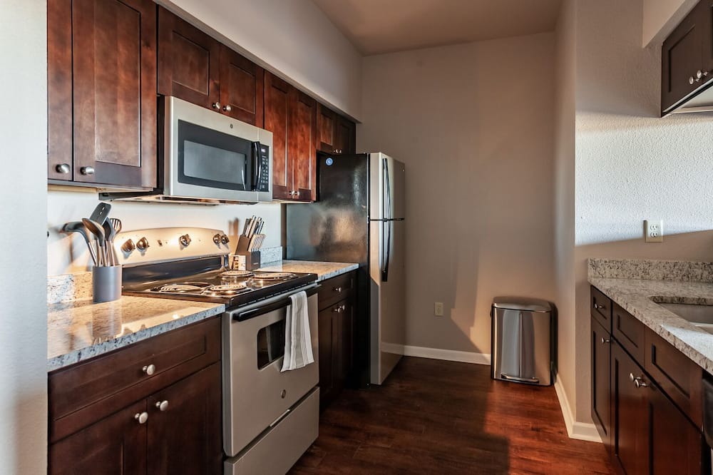 Bentonville Apartment | Modern Apartment in Prime Location (ID8347X53)