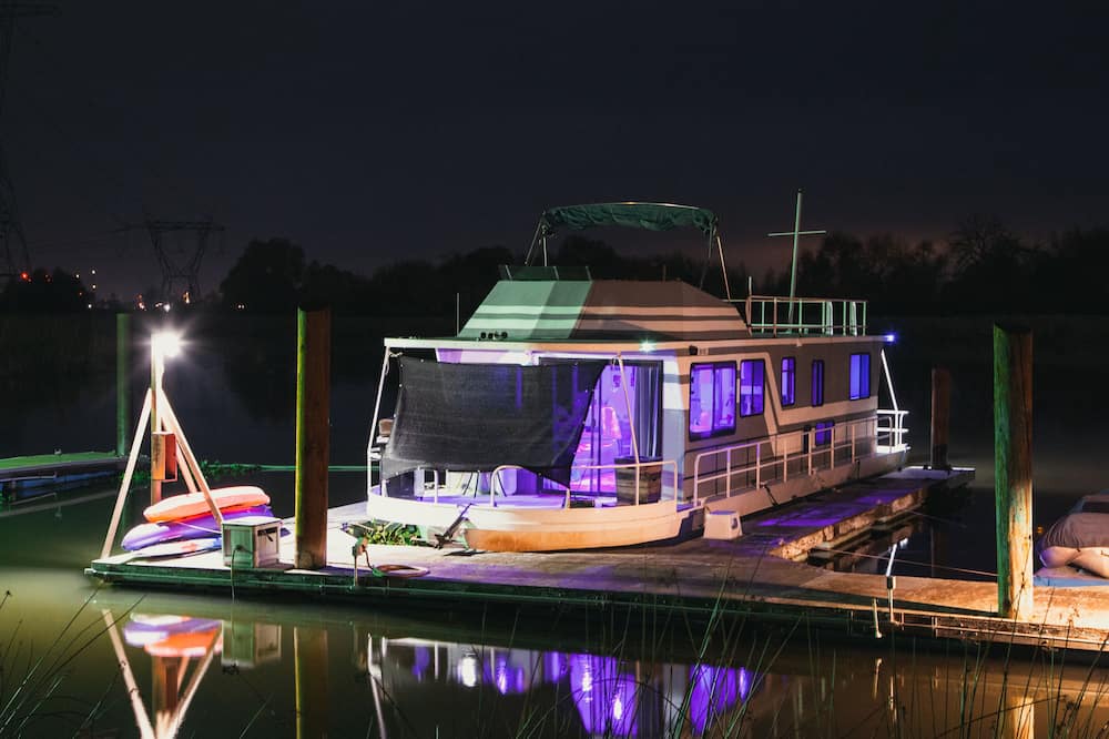 Birds Landing Boat Rental | Romantic Getaway with Sauna, fireplace and great seal watching