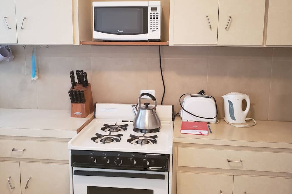 Somerset Village Apartment | Newly renovated 1 bedroom apartment - 5 mins from the beach!