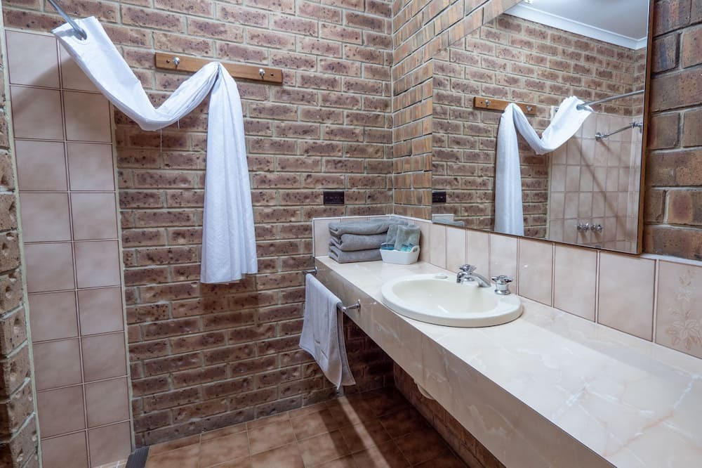 Eildon House | Eildon Parkview Motor Inn. Room 6