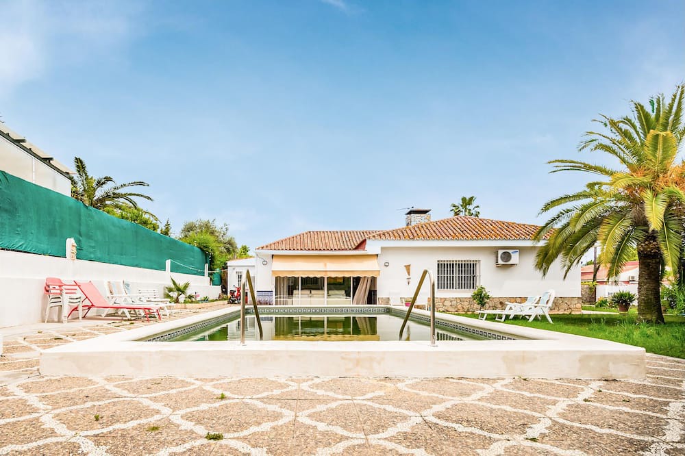 Valencina de la Concepcion House | A fabulous vacation home just outside Seville with pool.