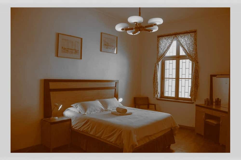 Luderitz Apartment | Spacious Self Catering Flat in Historical Building