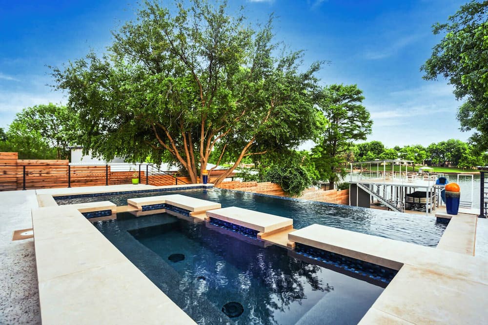 Kingsland House | Luxe Living 4 King Suites, Bunkroom, Pool, Spa, Lift Your Pontoon or Wake Boat!