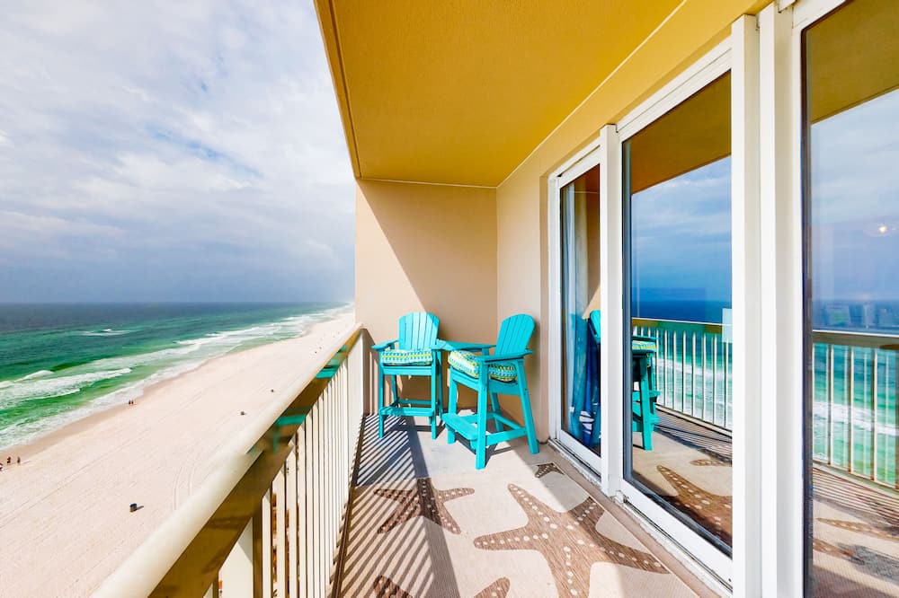 Biltmore Beach Condo | Colorful, waterfront condo with pools, gym, & beach access