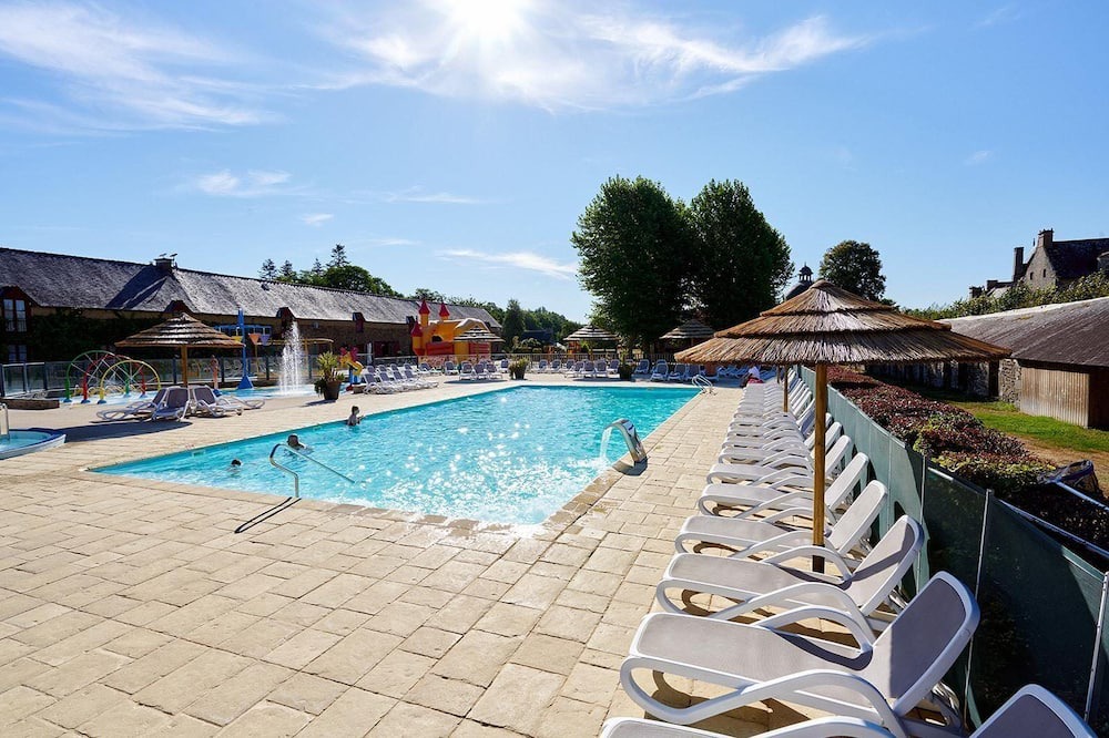 La Chapelle-aux-Filtzmeens Ski Chalet | Luxe Sanitary XL 6 pers. Villatent at five-star Camping Domaine du Logis