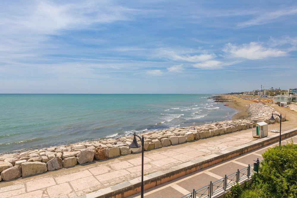 Old Town Apartment | Centrally located apartment with sea view