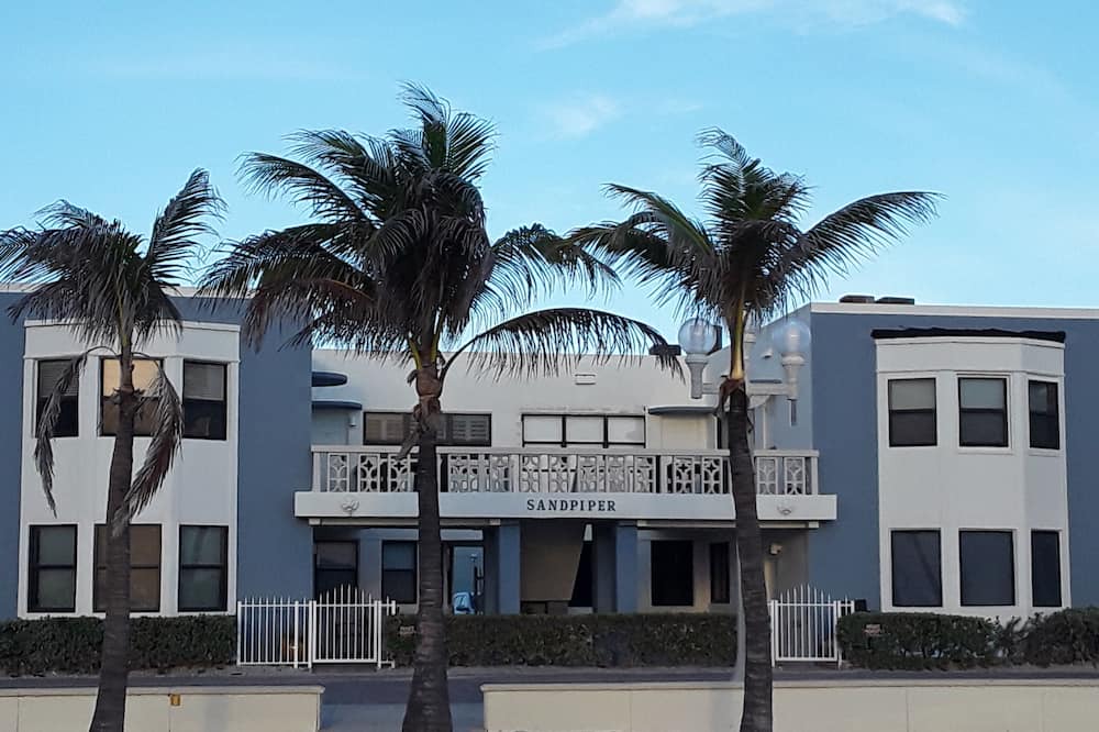 Hollywood Condo | PRIVATE*MODERN Guesthouse*Direct Bch Access*❤️ Brdwlk* Free Park*2 bike & MORE