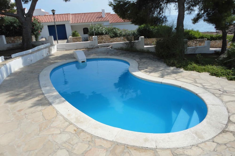 Les Tres Cales Villa | INNOUTHOME DIRECT ACCES TO THE BEACH, SWIMING-POOL, BBQ AND WIFI PISCINA