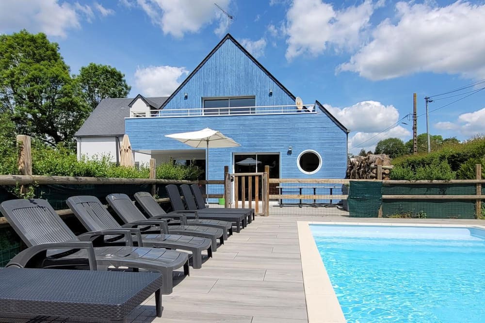 Marcey-les-Greves Cottage | Gite Marcey-les-Grèves, 5 bedrooms, 15 persons