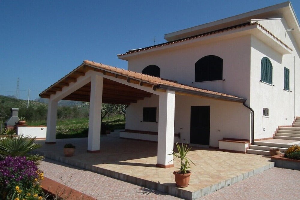 Ciminna Villa | Mountain top villa with private pool and 360 degree views
