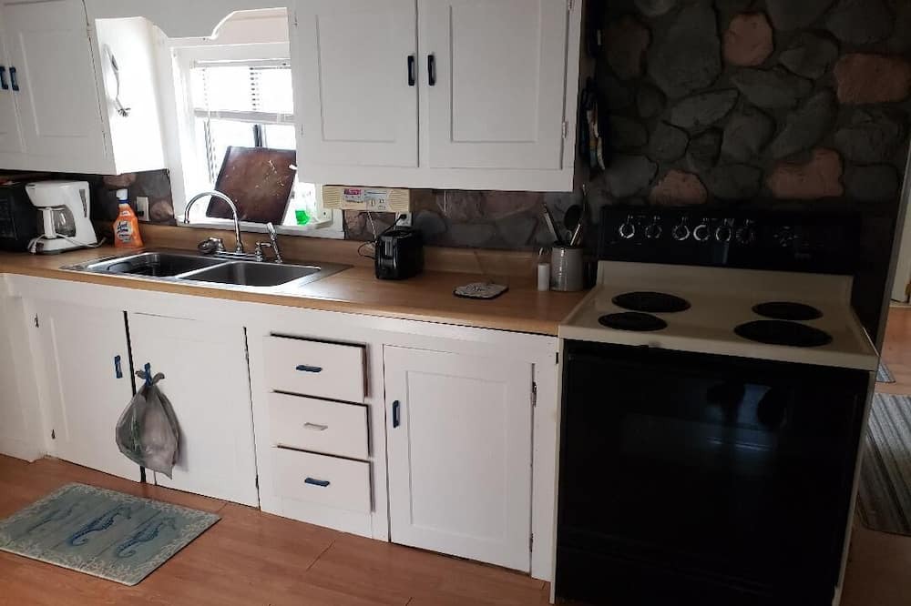 Breakwater Village Cottage | Breakwater Village - Short walk to private association beach and restaurants!!