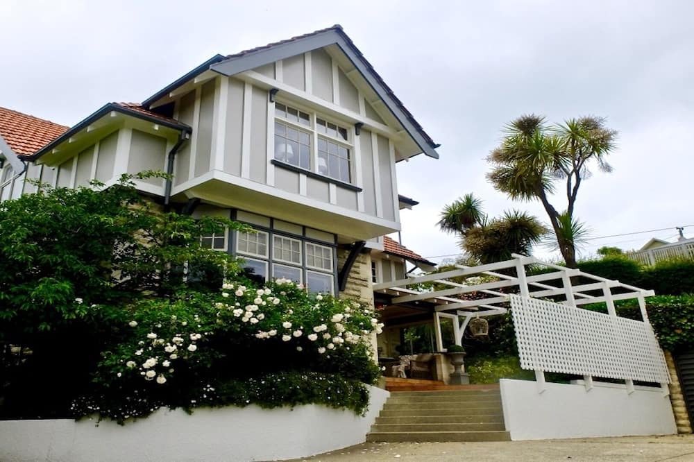 Oamaru House | Exquisite Luxury Property with Stunning Views