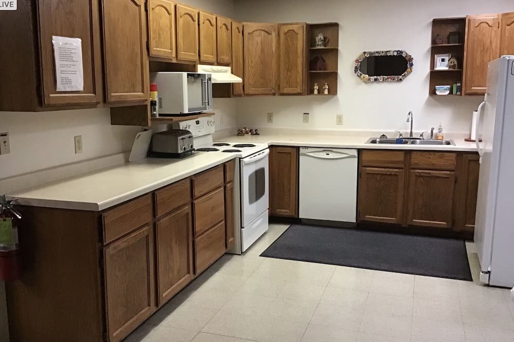 Reedsville House | Behnke's Country Center, Reedsville WI. EAA, Green Bay Packers, Road America