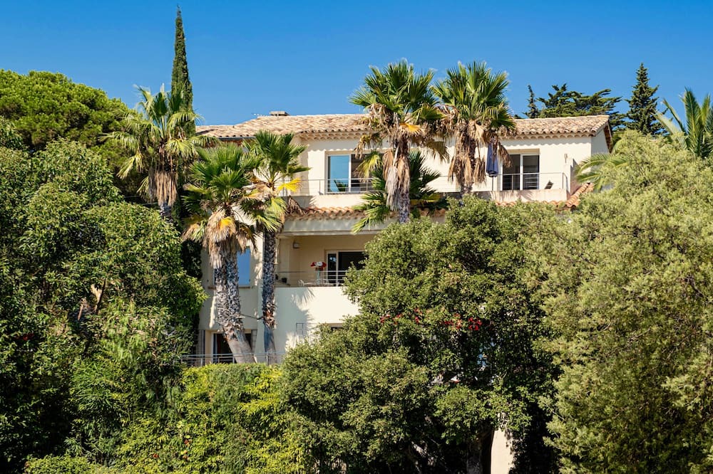 Sainte-Maxime City Centre Villa | CENTRAL VILLA with PANORAMIC SEA VIEWS -- SAINTE-MAXIME -- SLEEPS 14 !