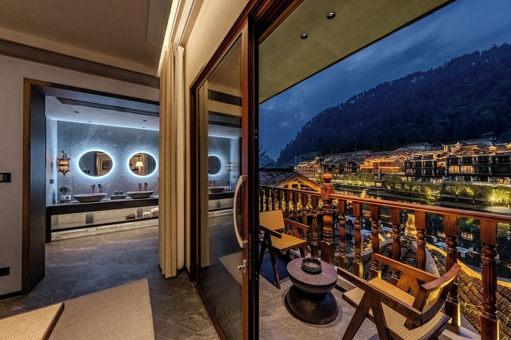 Fenghuang Bed & Breakfast | Fenghuang Yiquan River View B&B