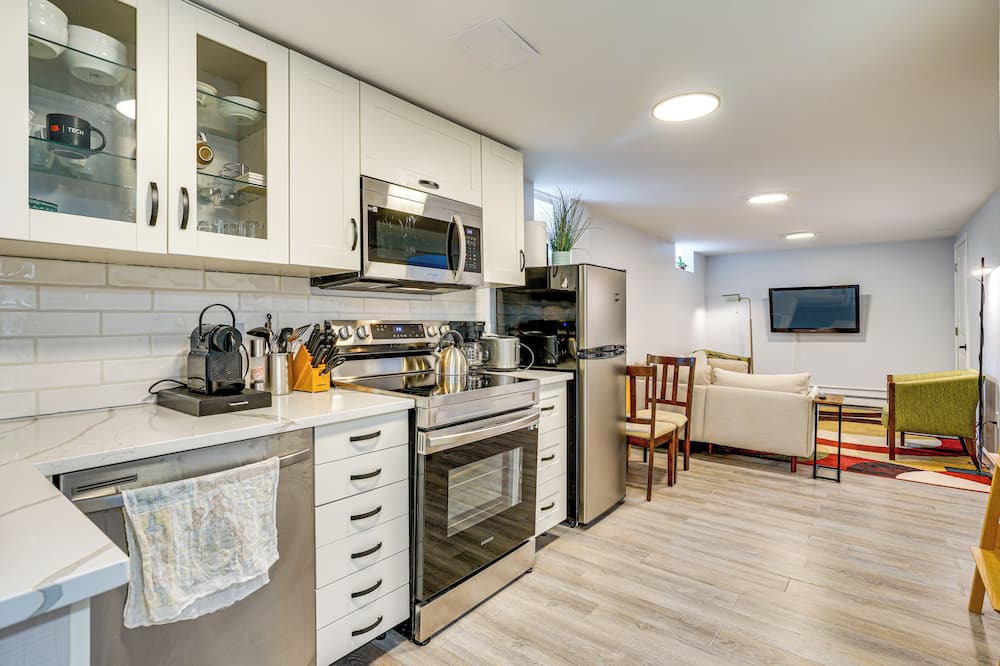 Carag Apartment | 9 Mi to Mall of America: Convenient Apartment!