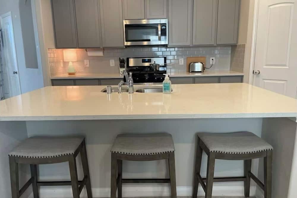 Atascocita House | Huge family friendly 2 story house with 4 large bedrooms in Atascocita!