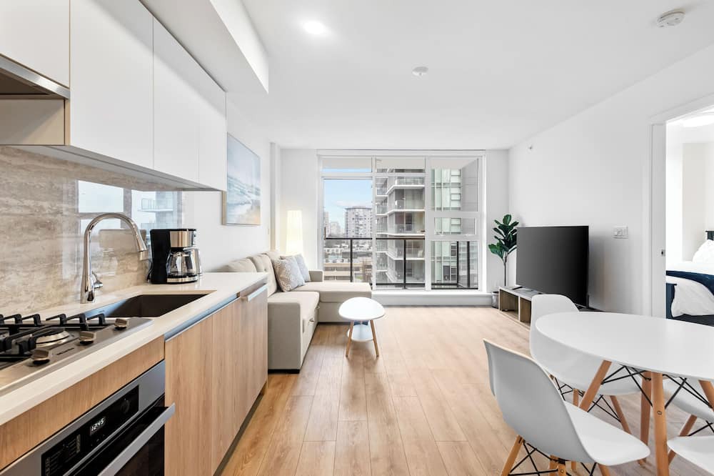 Richmond City Centre Apartment | New AC 1 bedroom condo by Richmond brighouse skytrain station free parking!