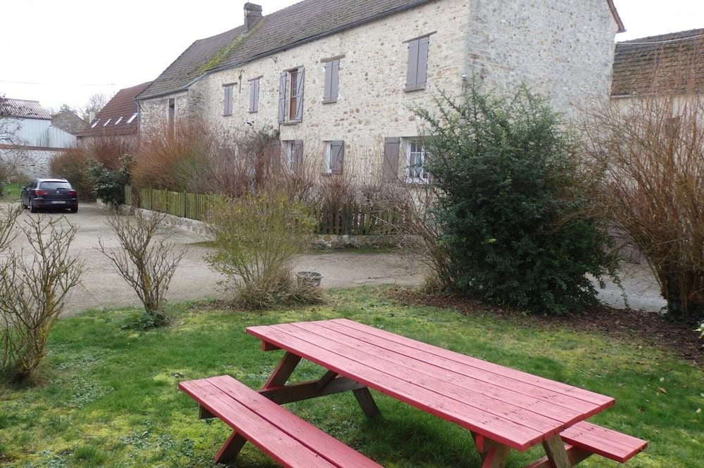 Arnouville-les-Mantes Cottage | Gite Arnouville-lès-Mantes, 3 bedrooms, 4 persons